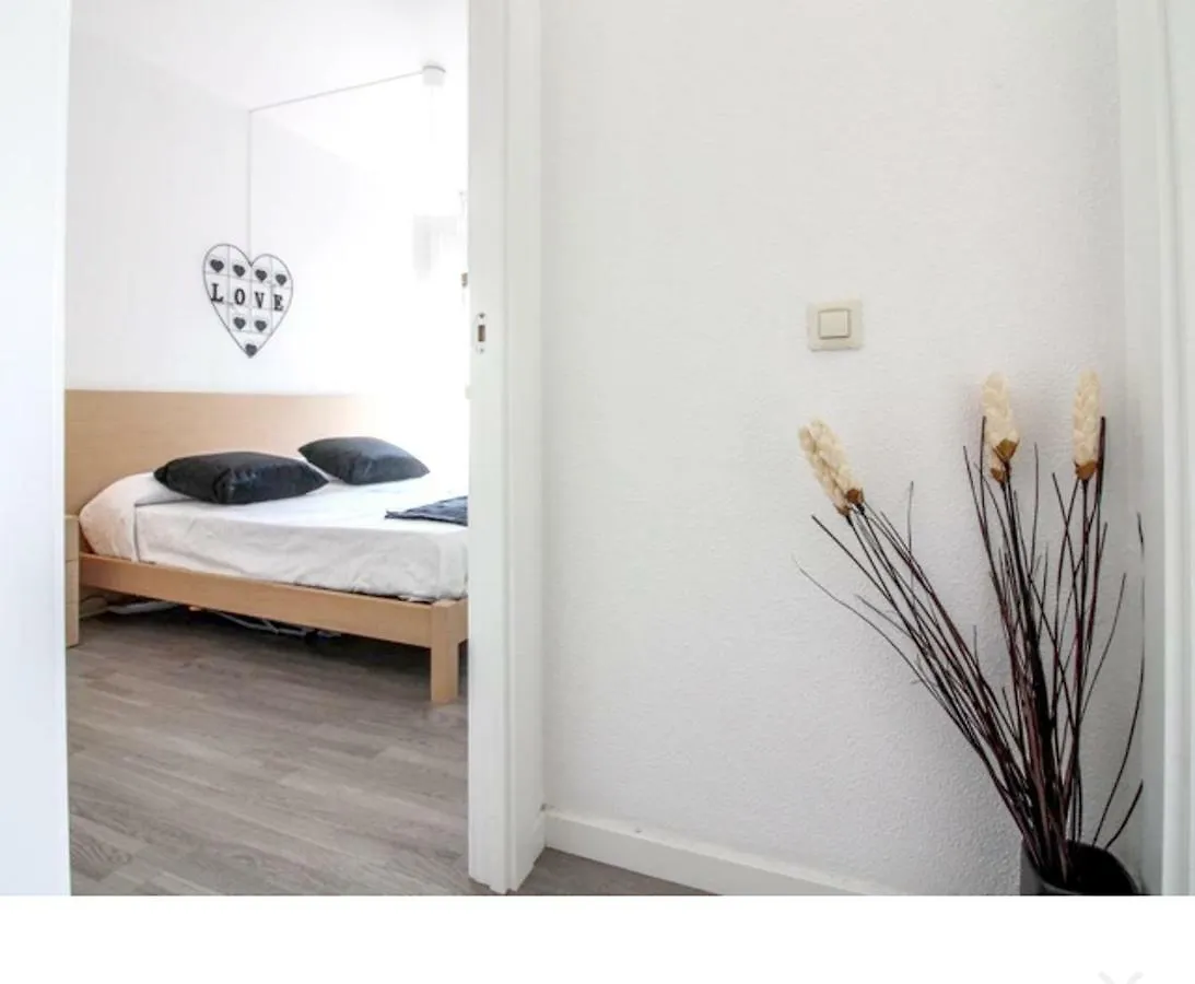 بلاتجا ذارو Apartment Carrer Juli Garreta 0*, بلاتجا ذارو