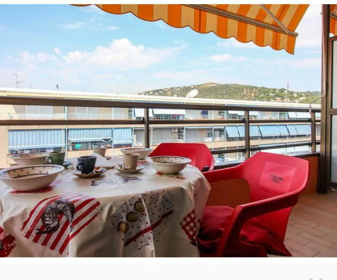 بلاتجا ذارو Apartment Carrer Juli Garreta  بلاتجا ذارو
